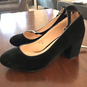 J ADAMS Blk Suede Round Toe Block Heel Size 9!